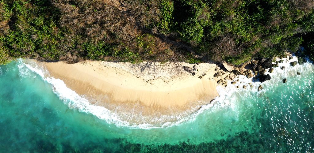 Einer der Geheimtipps auf Bali - der Green Bowl Strand