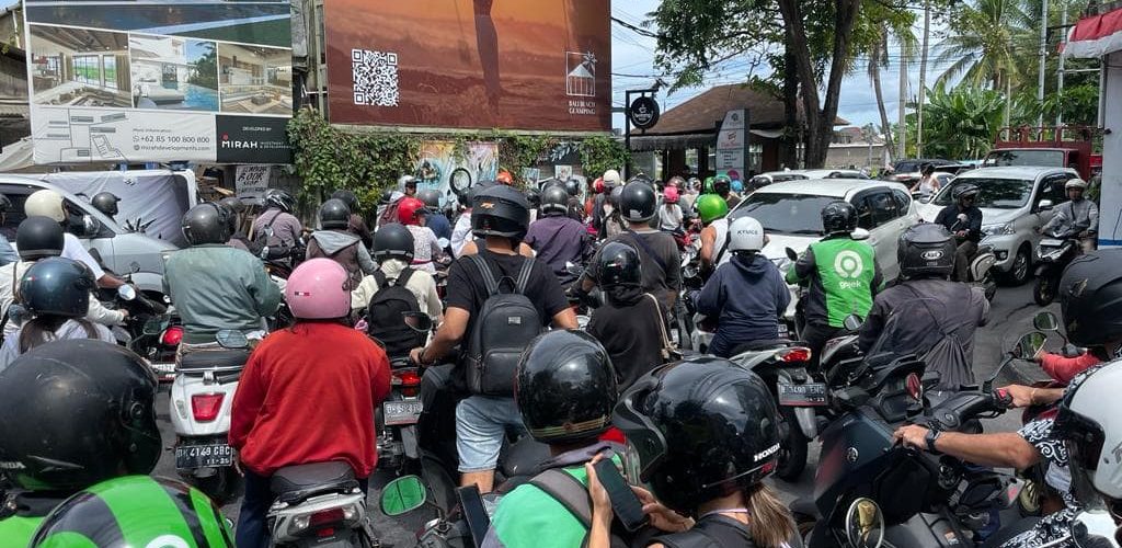 Flugkosten Bali viele Menschen in Bali